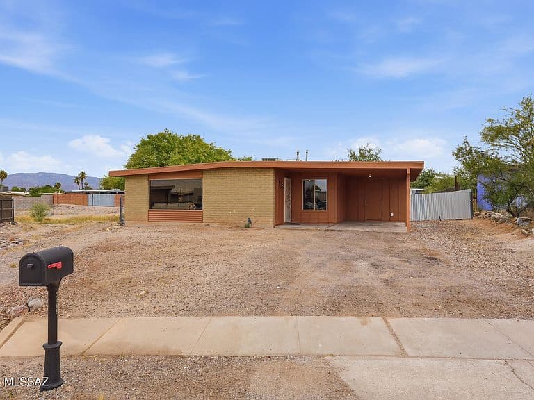 2469 S Kevin Dr photo 3