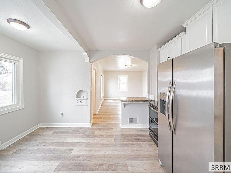 465 3rd St photo 5