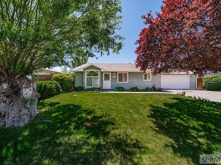 832 Wildrose Ln photo 1