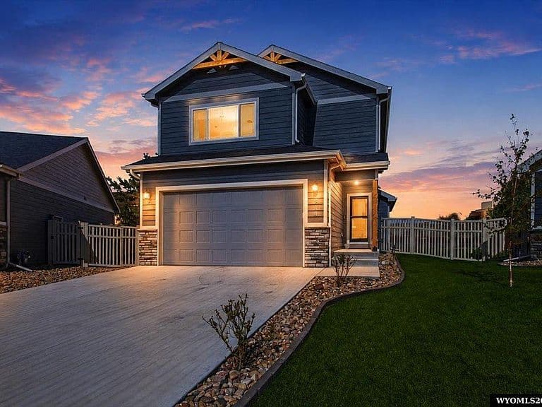 844 Cheney Loop photo 1