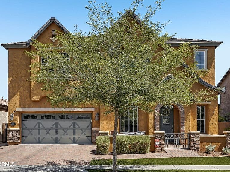 10556 E MENDOZA Avenue photo 2