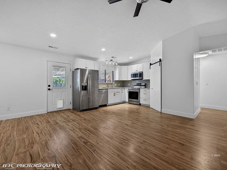 115 Navajo St photo 4