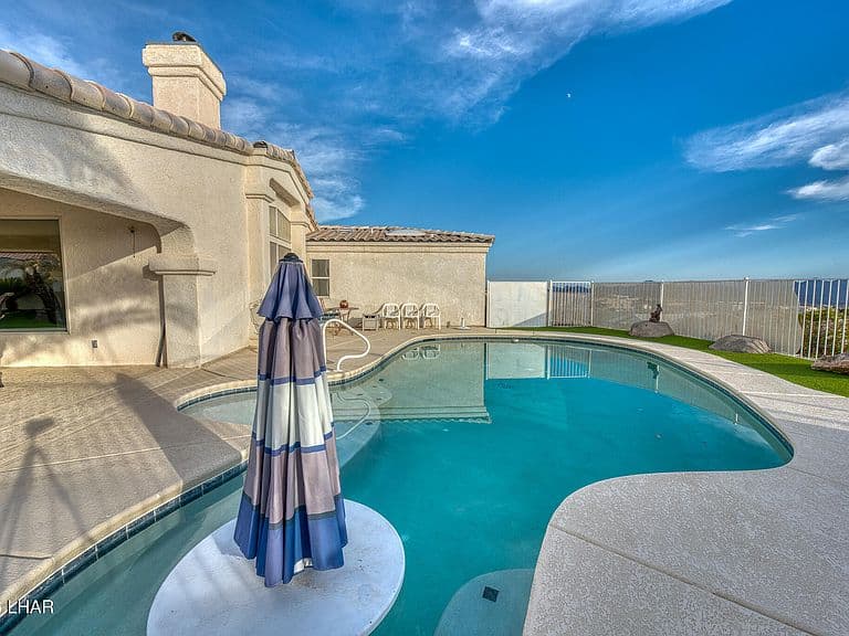 3851 Canyon Cove Dr photo 2