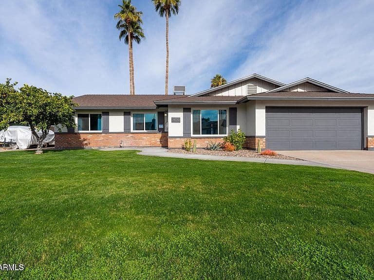 2430 E HERMOSA Drive photo 2