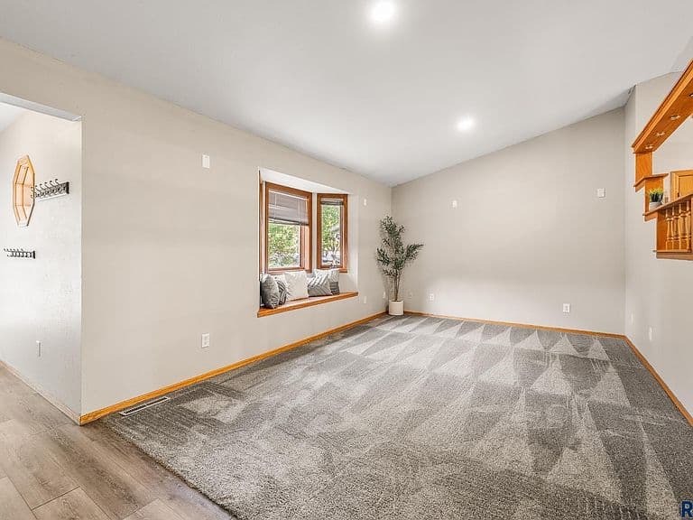200 W Holly St photo 5