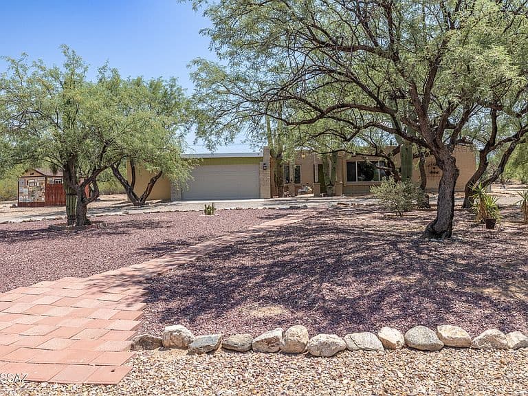 2942 N Longhorn Dr photo 1