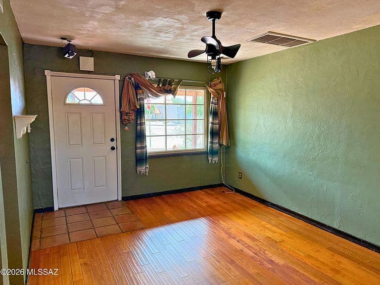 858 W Budmoore Ter photo 5