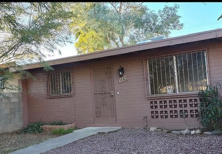 3642 E Ellington Pl photo 2