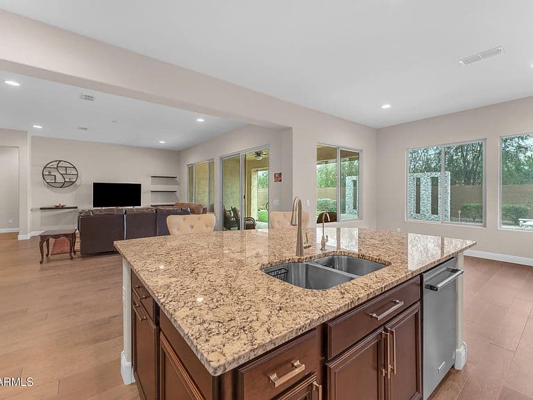 7369 W CACTUS WREN Way photo 3