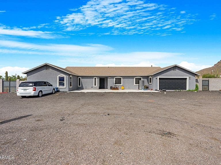 4906 N WARNER Drive photo 2