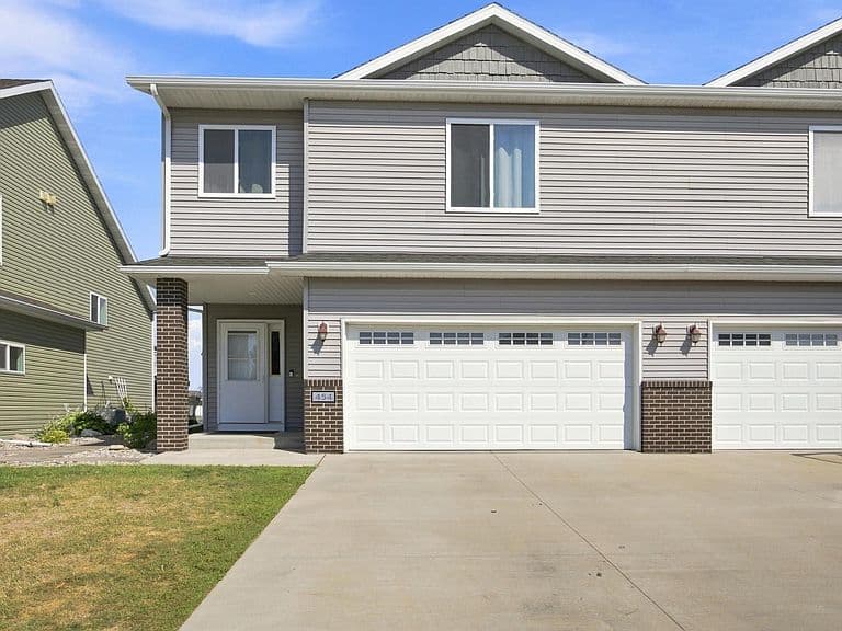 454 Foxtail Dr E photo 1
