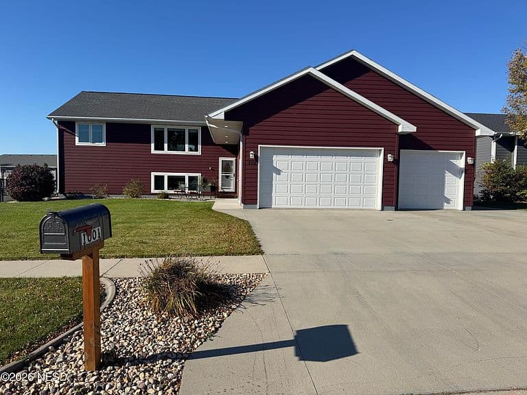 1001 Cherry Dr photo 1