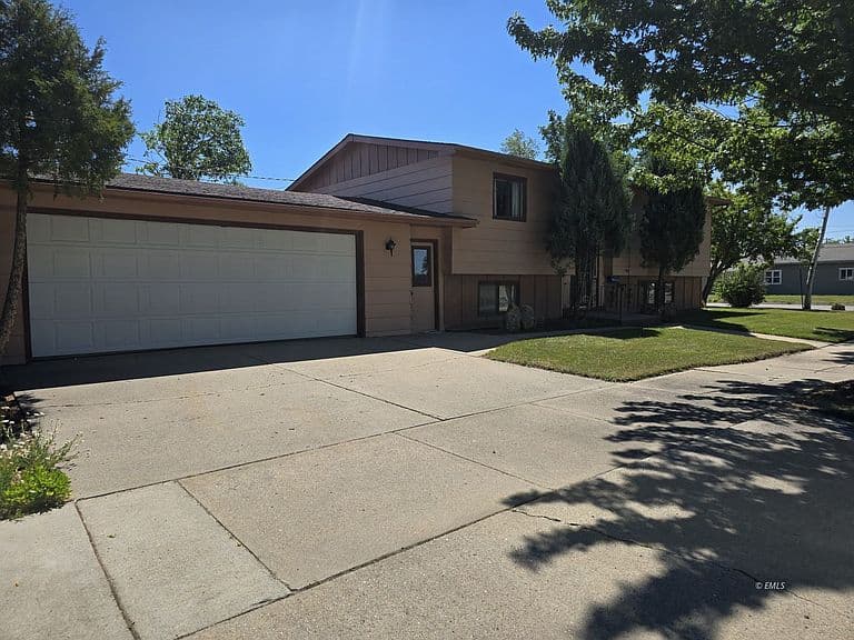 404 N Earling Ave photo 2