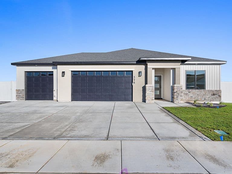 576 Sunspot Dr photo 3