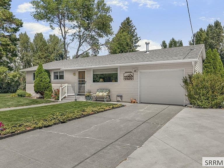 895 Kelley Dr photo 4