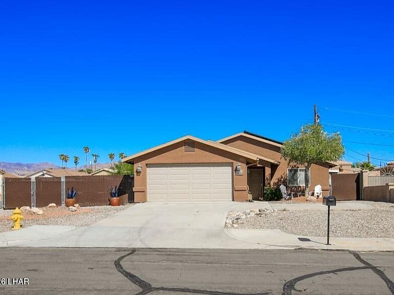 3555 Kearsage Dr photo 1