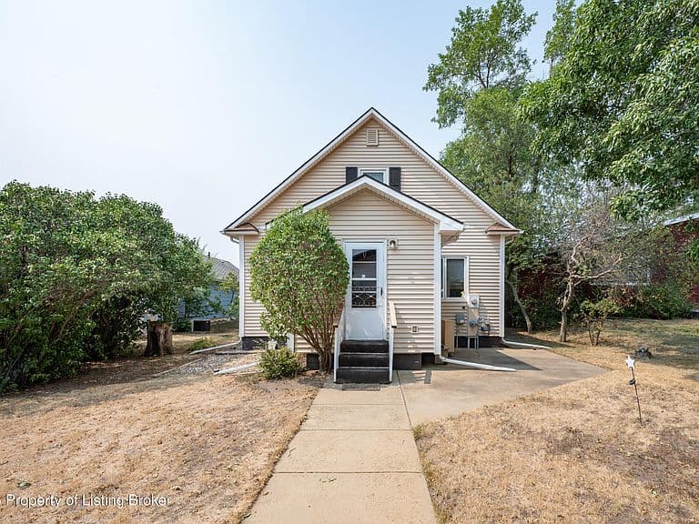 913 2nd Ave W photo 3
