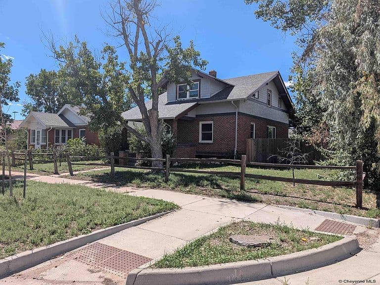 3020 Cribbon Ave photo 2