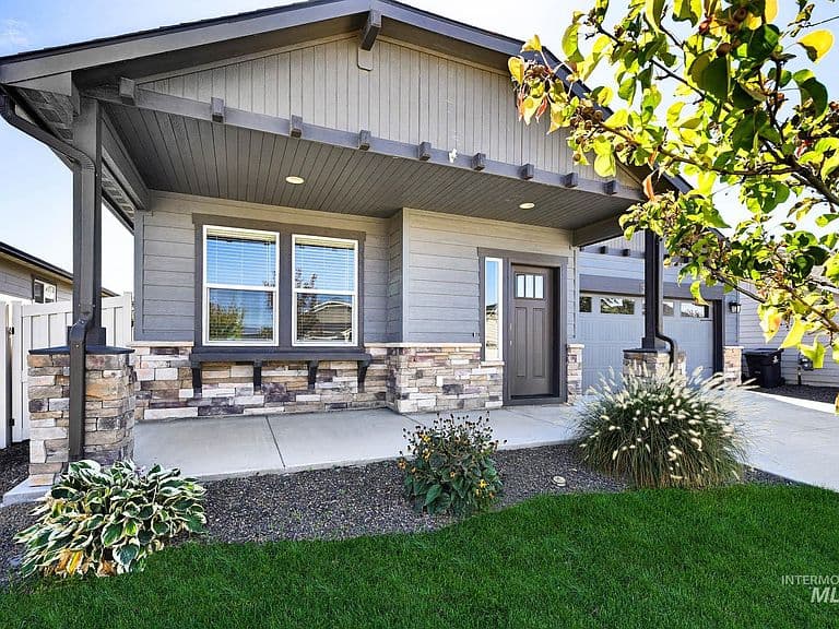 2517 W Skylar St photo 2