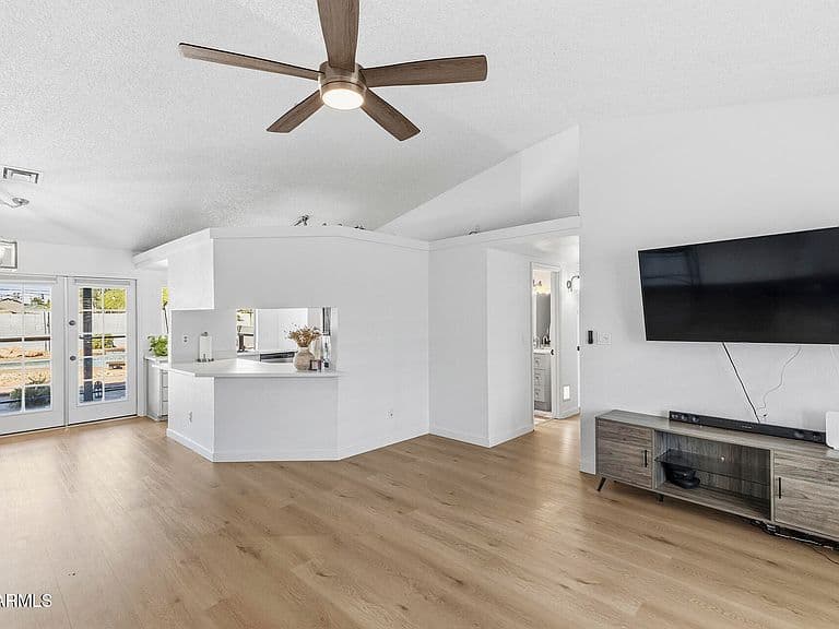 4714 W VILLA THERESA Drive photo 3
