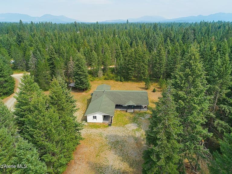 8924 E Black Bear Rd photo 3