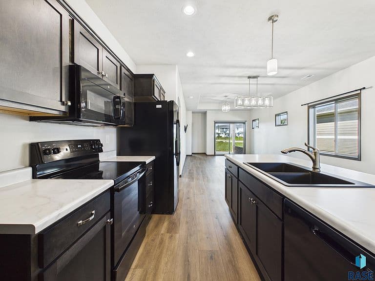 551 Ross St photo 4