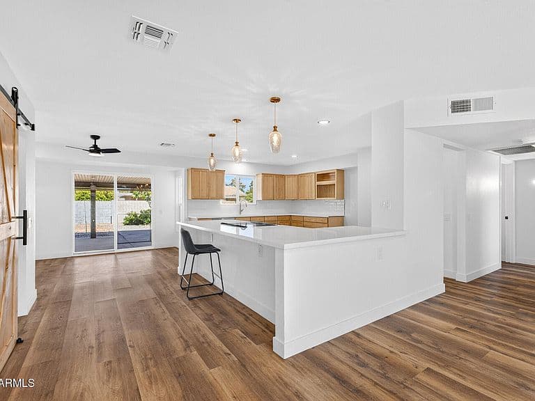 9606 W CALICO Drive photo 4