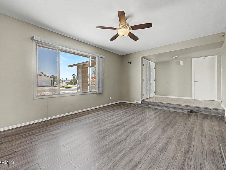 1304 E DUNBAR Drive photo 5