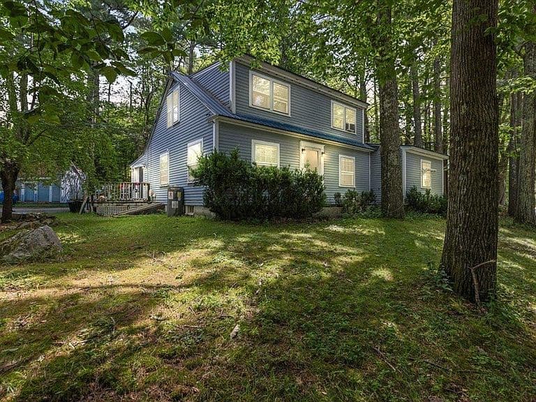 202 Forest Road photo 1