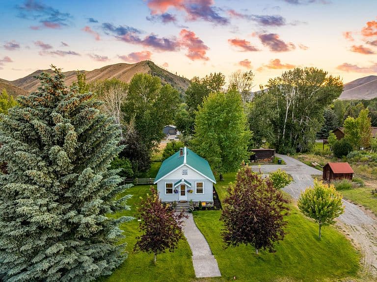 111 N Aspen Dr photo 1