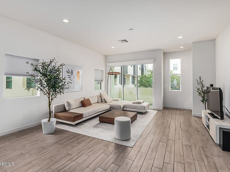 325 E Coronado Rd Unit 13 photo 4