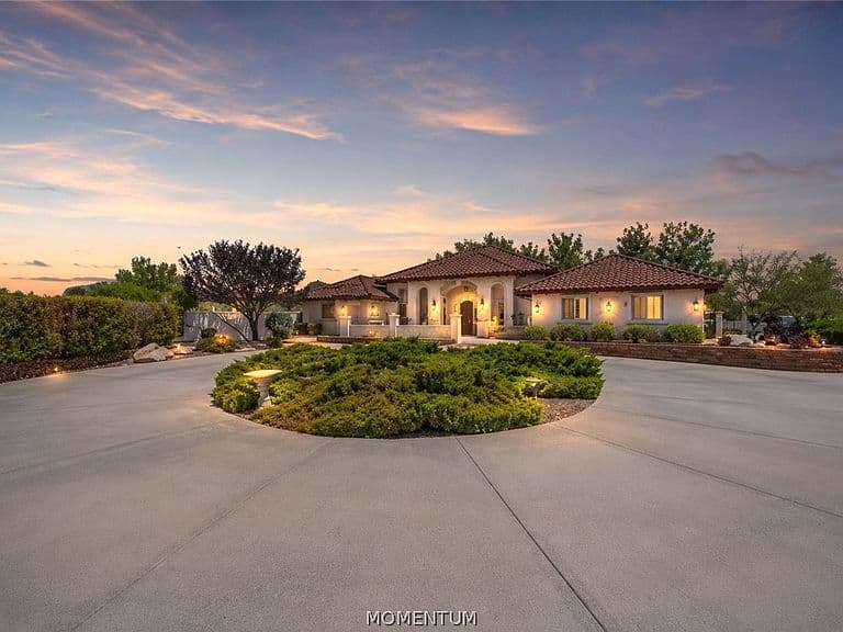 2054 Delaware Drive photo 2