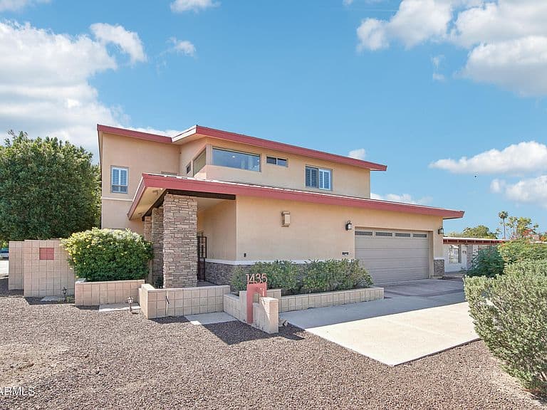 1435 E RANCHO Drive photo 4