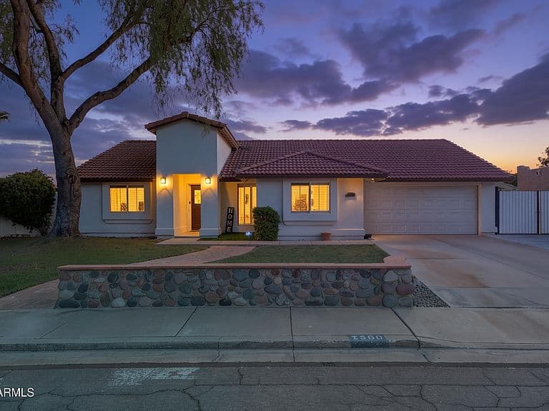 1350 W ESCARPA Street photo 2