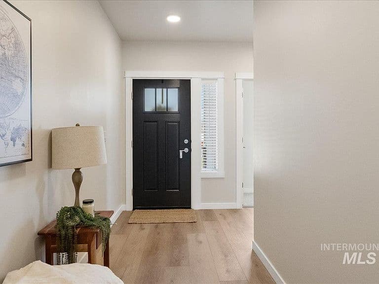 136 Centennial Ct photo 5
