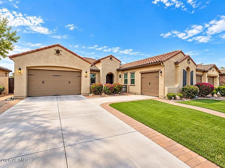 2362 W REMINGTON Drive photo 2