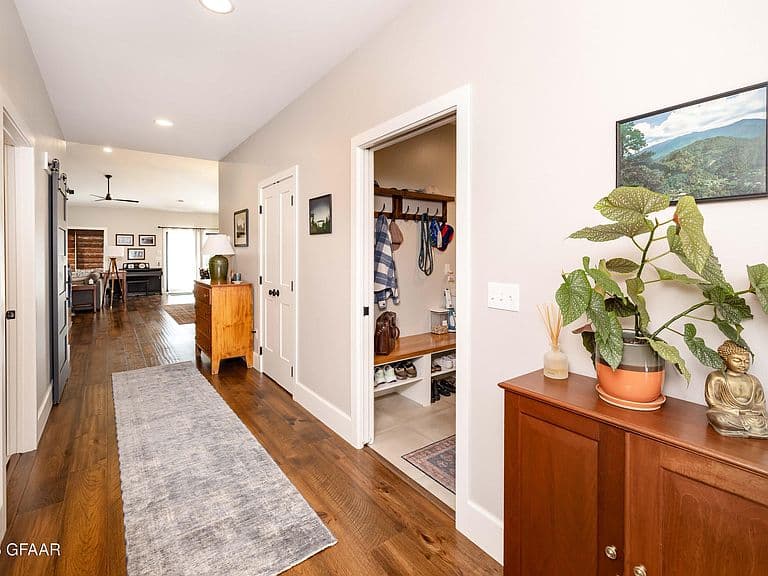 6166 Camellia Cir photo 4