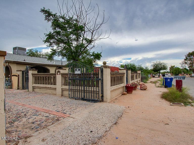 419 W Palmdale St photo 4