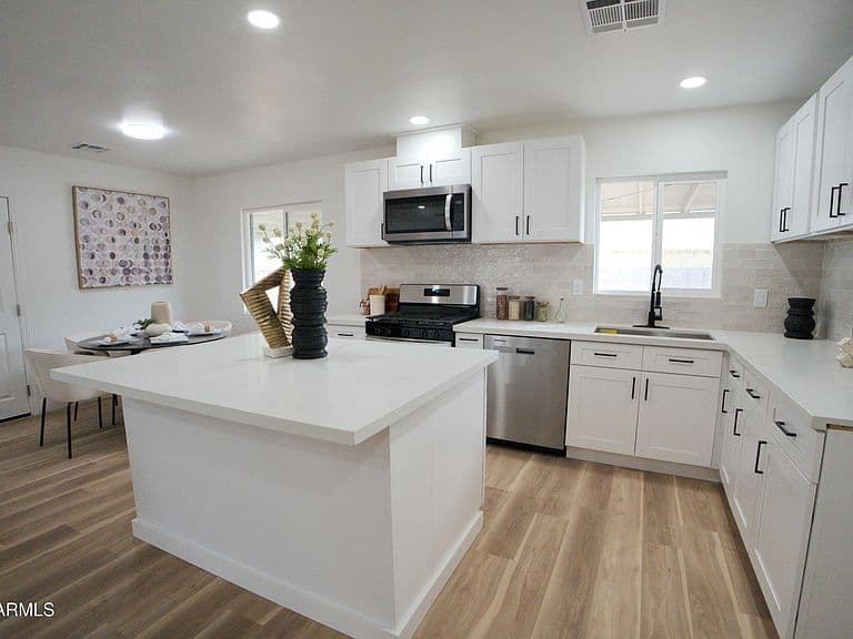 4437 E Almeria Rd photo 2