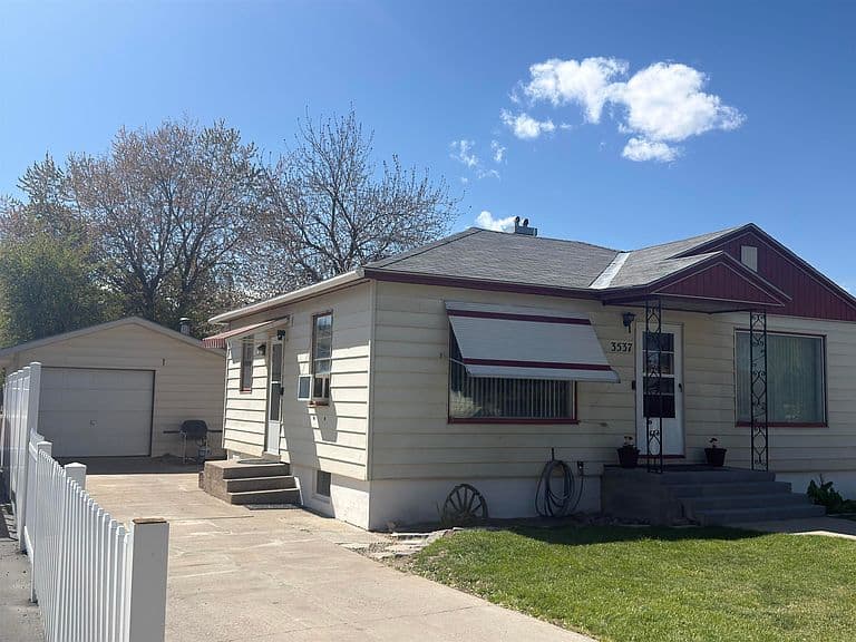 3537 Valley Rd photo 1