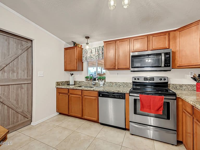 35195 N Ellsworth Avenue photo 4
