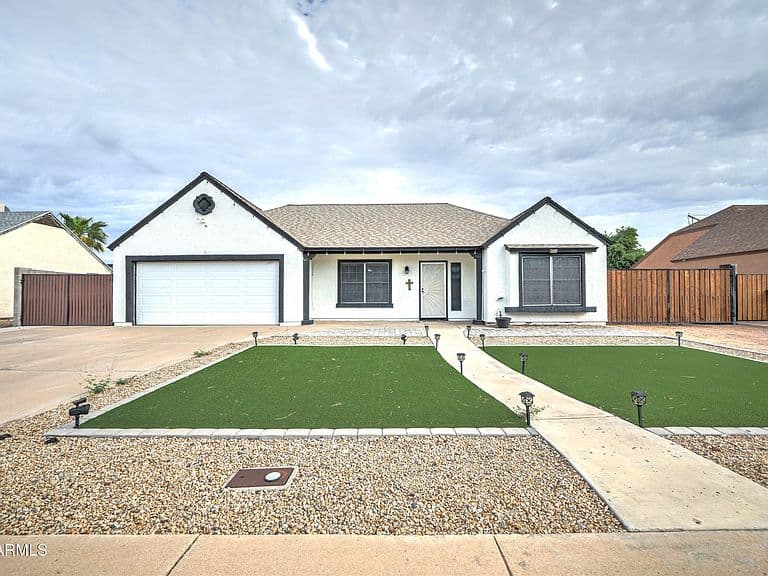 6926 W SUNNYSIDE Drive photo 1