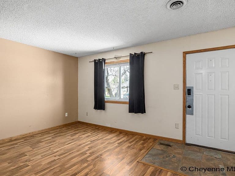 4939 Atlantic Dr photo 3