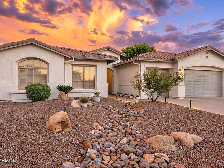 2945 E HACKAMORE Street photo 1