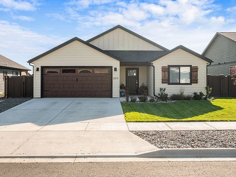 2819 Sarah Ave photo 1
