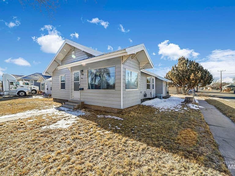 404 7th Ave E photo 4
