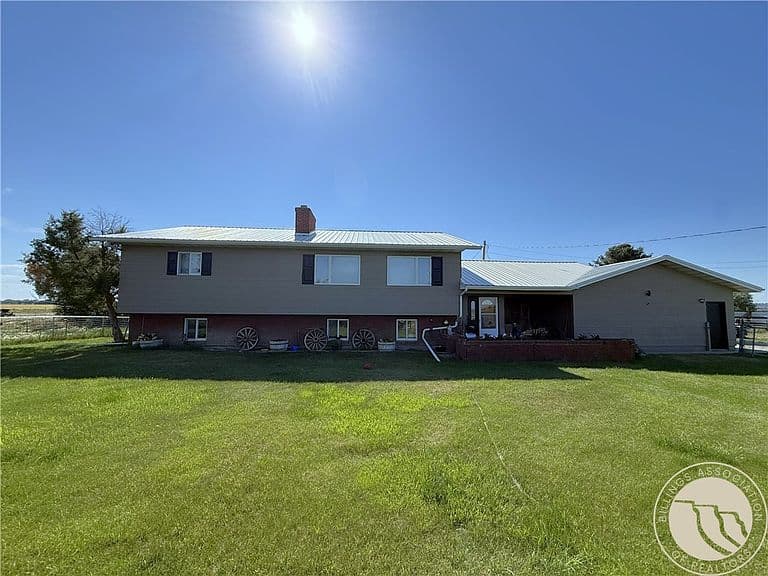 2606 N 17th Rd photo 1