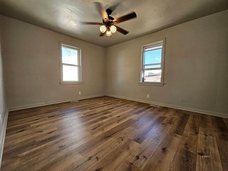 1106 Ivy St photo 4