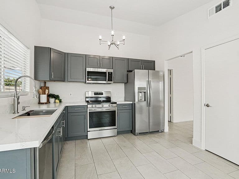 21424 N 30th Ave photo 2