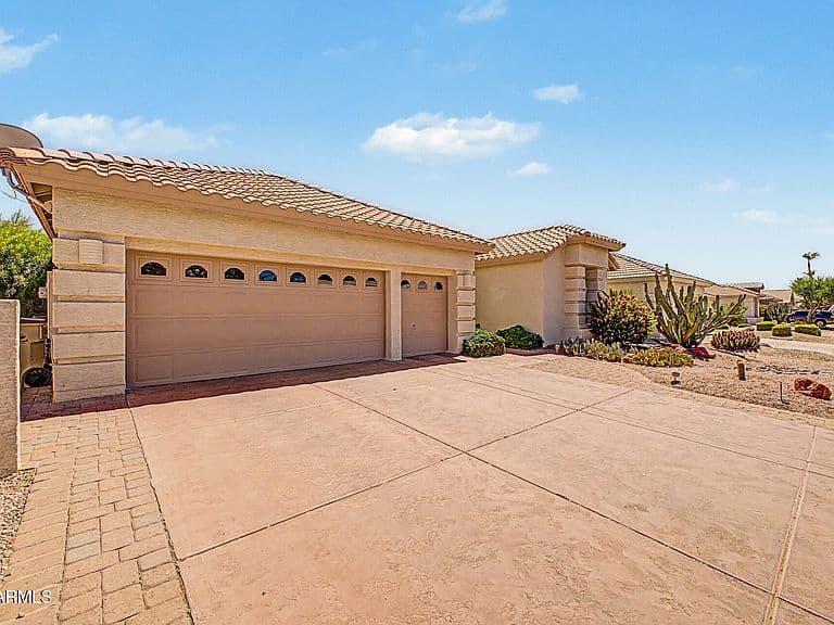9837 E EMERALD Drive photo 4